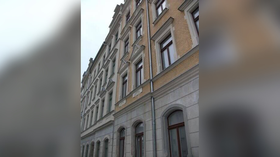 ACHTUNG ! 2,5 Raum WohNunG – MIT BalKoN uNd HoLzDdielung – Chemnitz – Bild 1 von 6