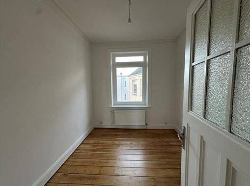 charmante 2-Zi.-Altbau-Whg., 3. OG, Eimsbütteler Marktplatz, Fenster neu mit erhöhtem Schallschutz – 20257 Hamburg – Vorschaubild 3