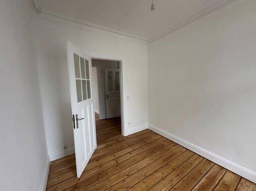 charmante 2-Zi.-Altbau-Whg., 3. OG, Eimsbütteler Marktplatz, Fenster neu mit erhöhtem Schallschutz – 20257 Hamburg – Vorschaubild 4