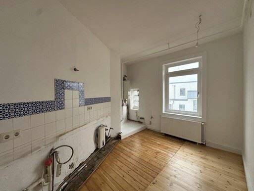 charmante 2-Zi.-Altbau-Whg., 3. OG, Eimsbütteler Marktplatz, Fenster neu mit erhöhtem Schallschutz – 20257 Hamburg – Vorschaubild 5