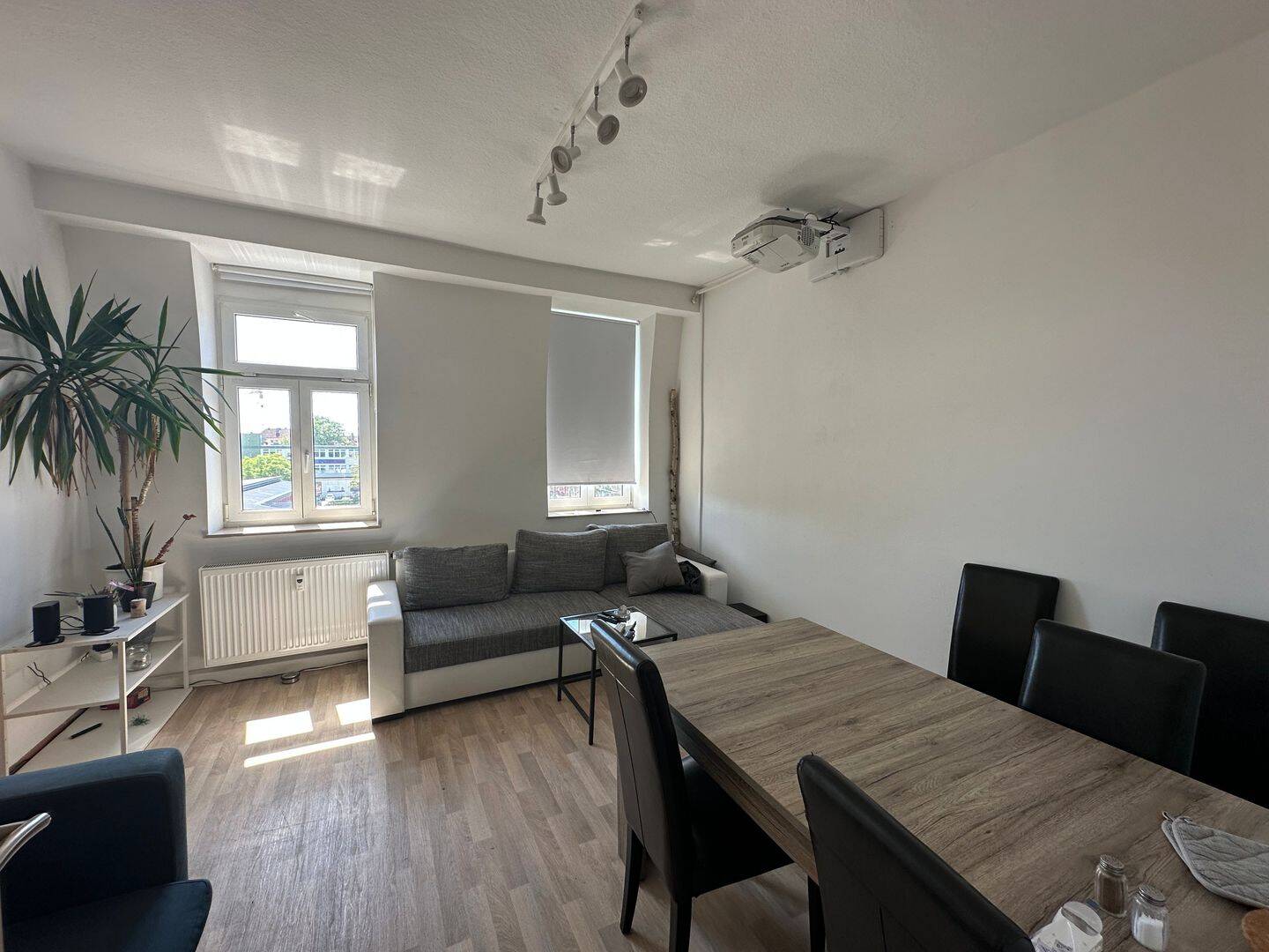 Ab 01.08.: Große Fünf-Zimmer-Wohnung, auch für WG, im Norden von Fürth, 90765 Fürth
