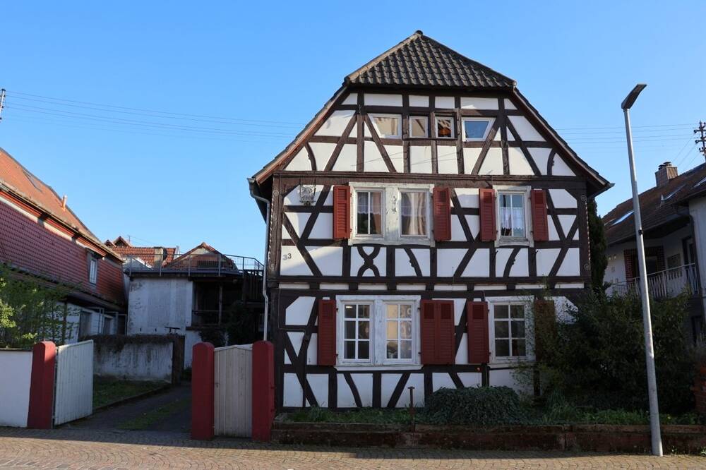 Historisches Fachwerkhaus mit Hofanlage – DENKMALSCHUTZ – Viel PLATZ zum interessanten PREIS!!, 76777 Neupotz