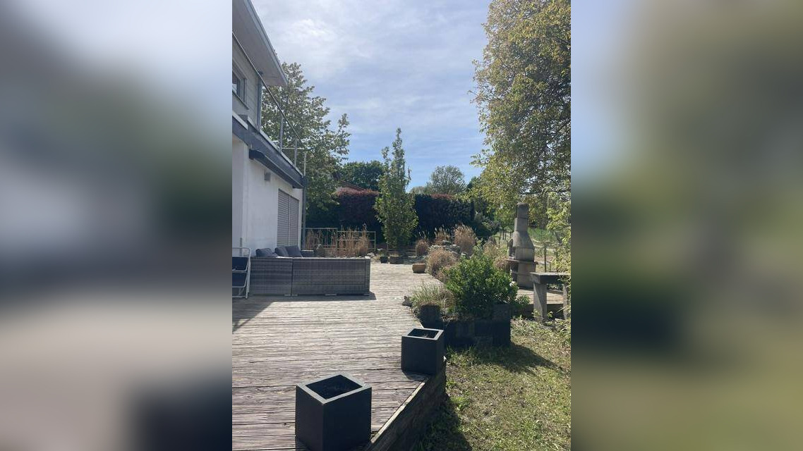 Moderne Stadtvilla mit Garten, Dachterrasse & separatem Büro, 67308 Zellertal