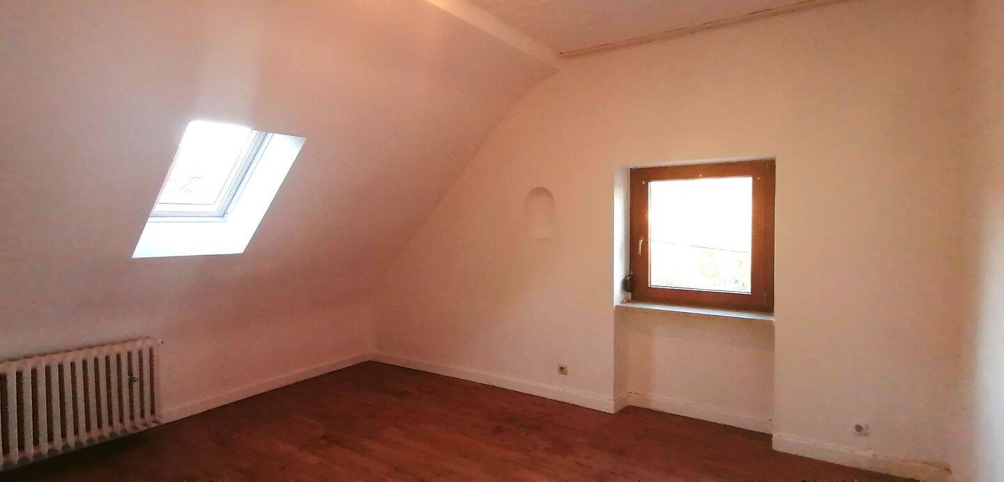 Sanierte Dachgeschosswohnung mit Balkon in ruhiger Lage in Saarbrücken-Halberg, 66130 Saarbrücken