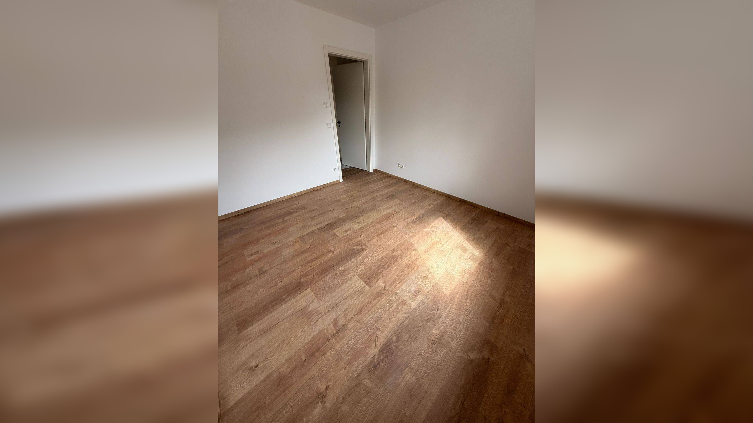 Traumhafte 4-Zimmerwohnung mit Terrasse oder Balkon in Dresden-Klotzsche – 1109 Dresden – Vorschaubild 4
