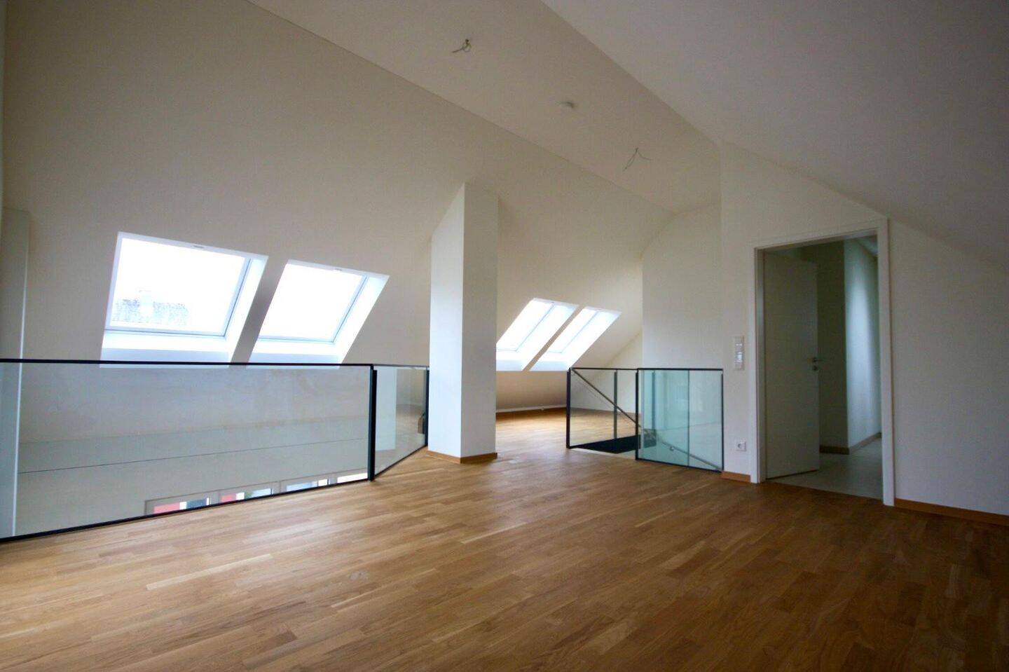 Großzügige Galeriewohnung ca. 109,5 m² W/NFL. / große Dachterr. / Aufzug / TG / Provisionsfrei – 80992 München – Vorschaubild 3