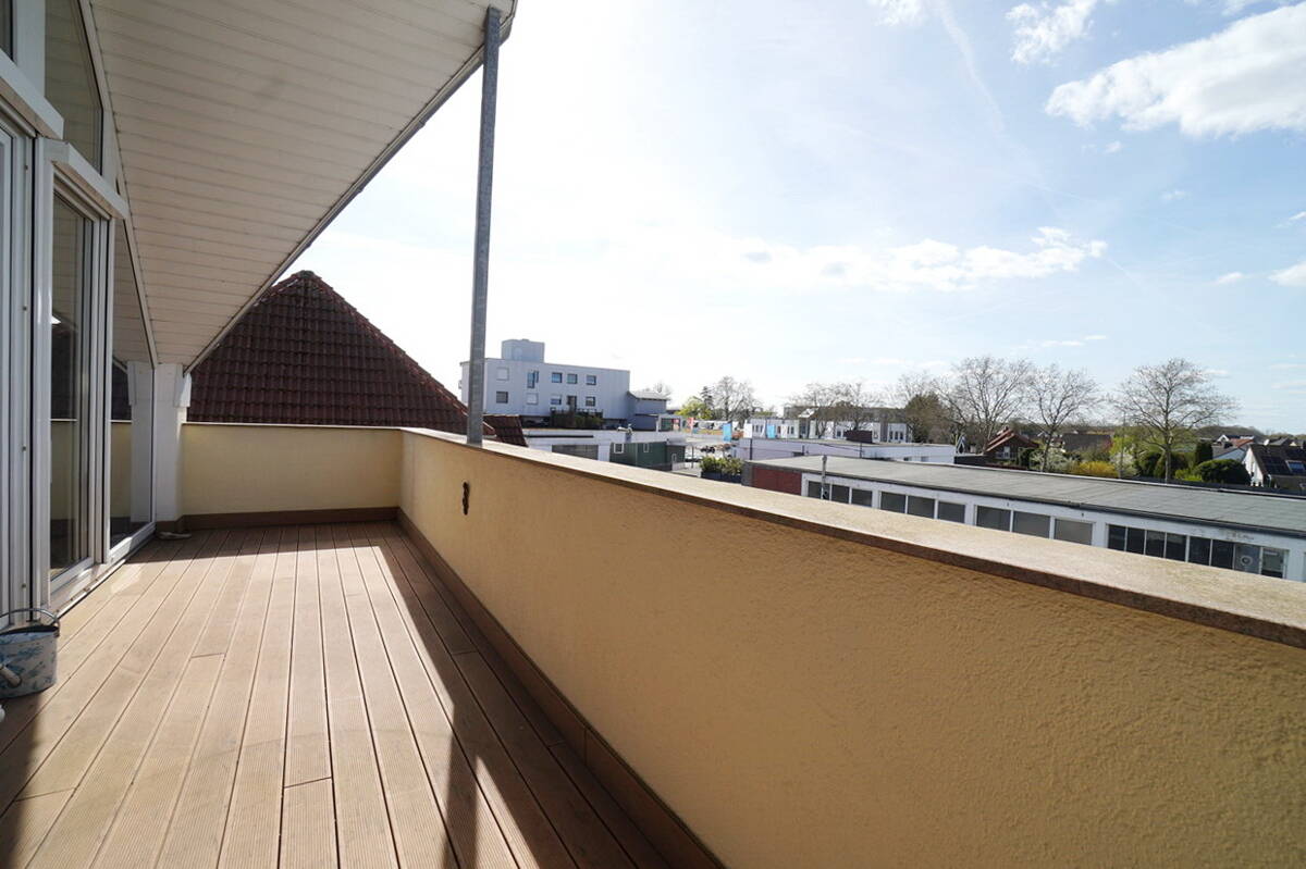 Stilvolle, moderne Maisonettewohnung mit sonniger Loggia, Klimaanlage und Stellplatz in Paderborn – 33100 Paderborn – Vorschaubild 4