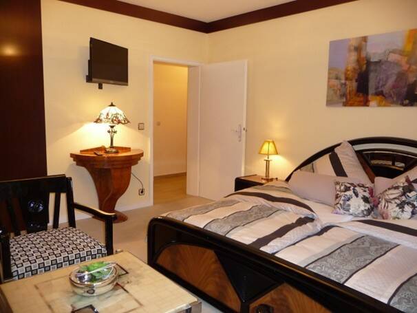 Exklusive 3-Zimmer-Wohnung mit Traumgarten und wohnlich ausgebautem Untergeschoss! – 40547 Düsseldorf – Vorschaubild 4