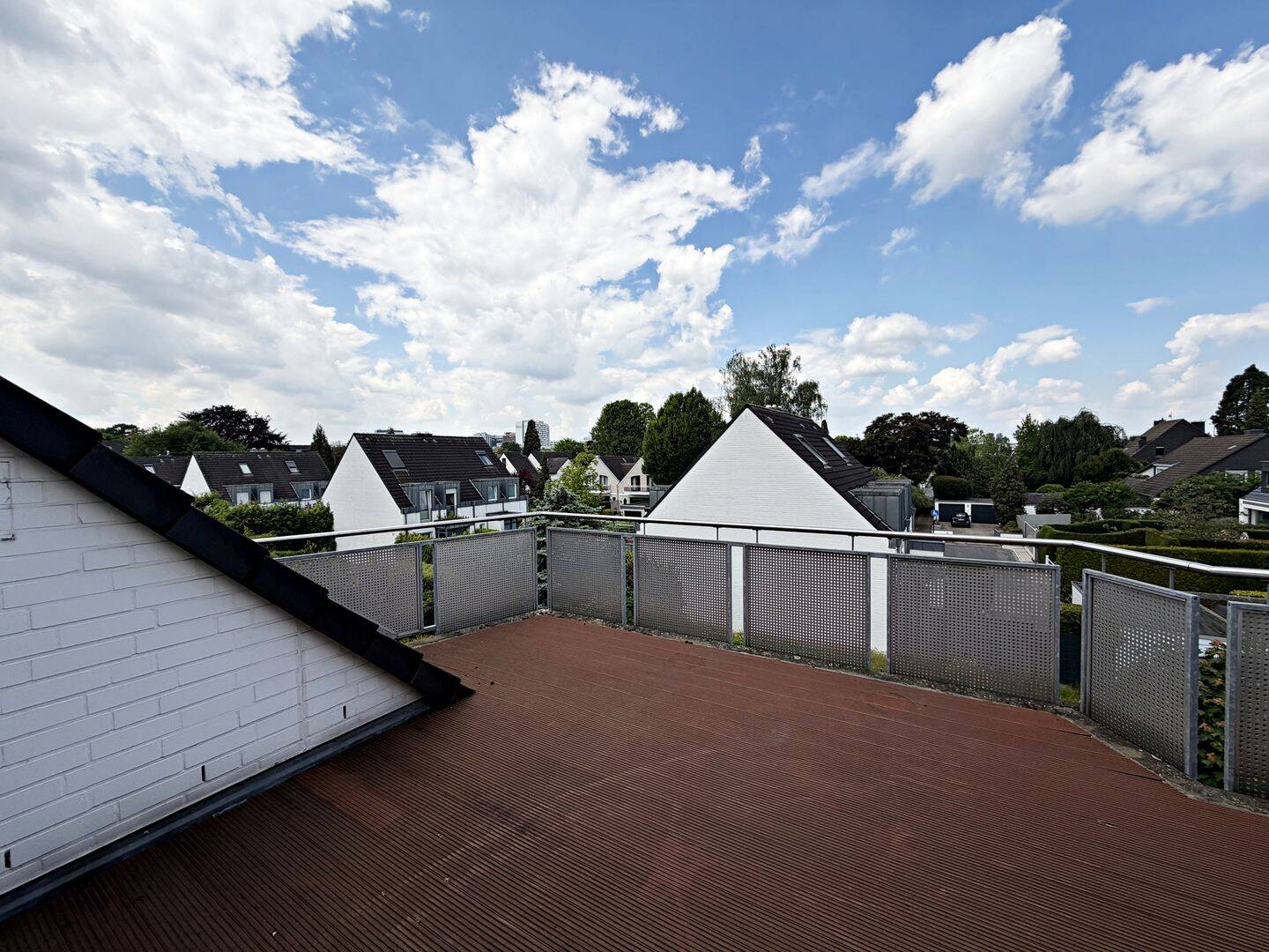 Stilvolle Maisonettewohnung mit 3,5 Zimmern, Dachterrasse, Kamin und Nähe zum Rhein – 40547 Düsseldorf – Vorschaubild 3