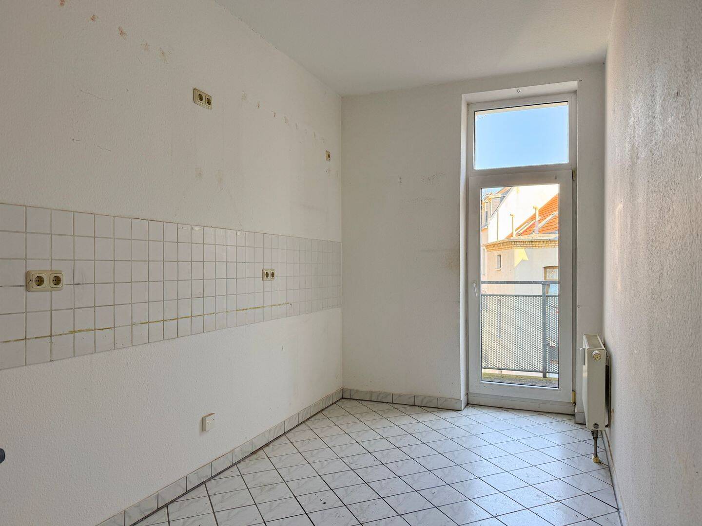 Bezugsfrei | Balkon | Aufzug | Fernwärme | Stuckdecken – Leipzig – Vorschaubild 4
