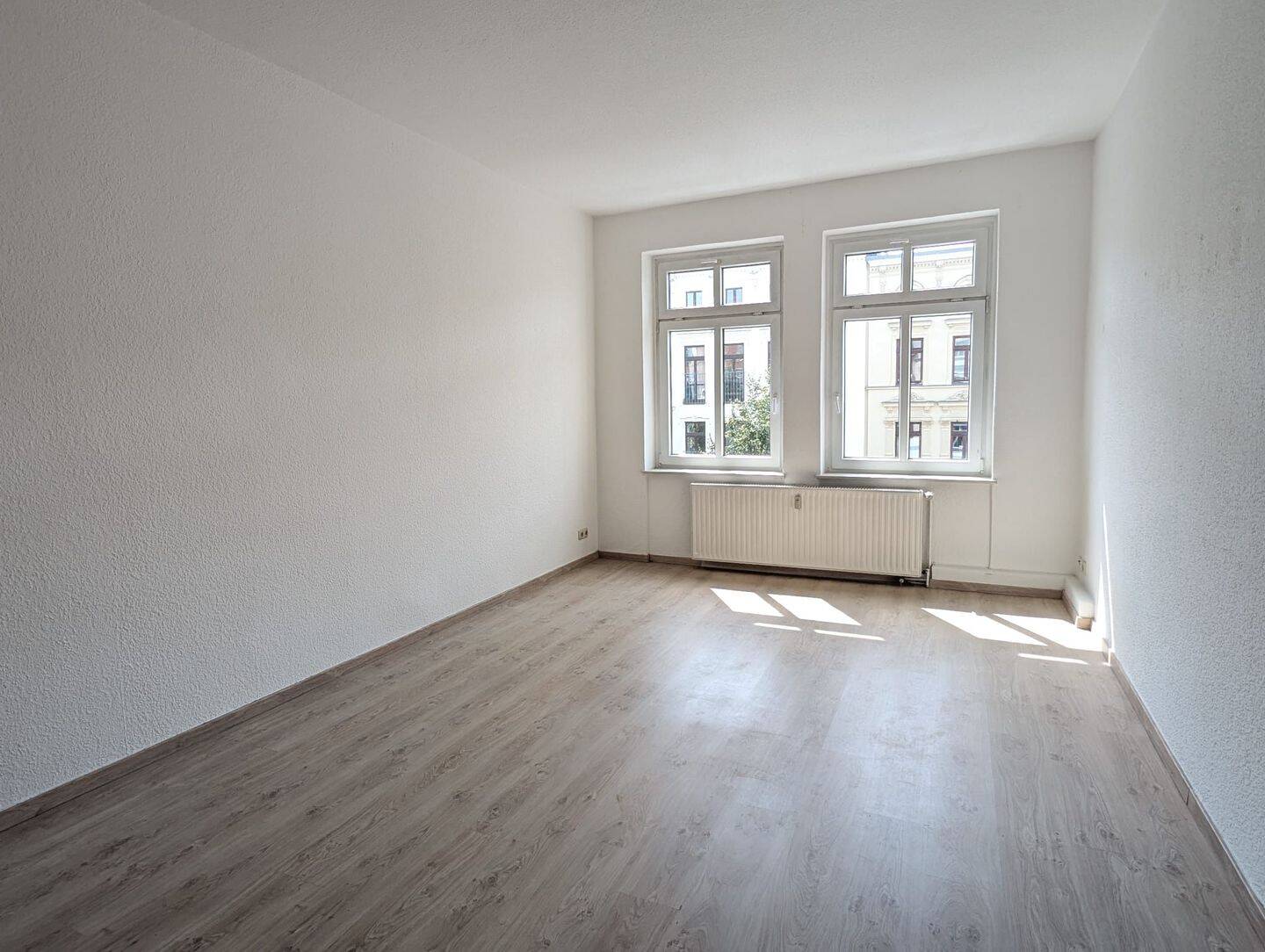Neu! Renovierte Altbauwohnung mit Balkon & Einbauküche! – Magdeburg – Vorschaubild 3