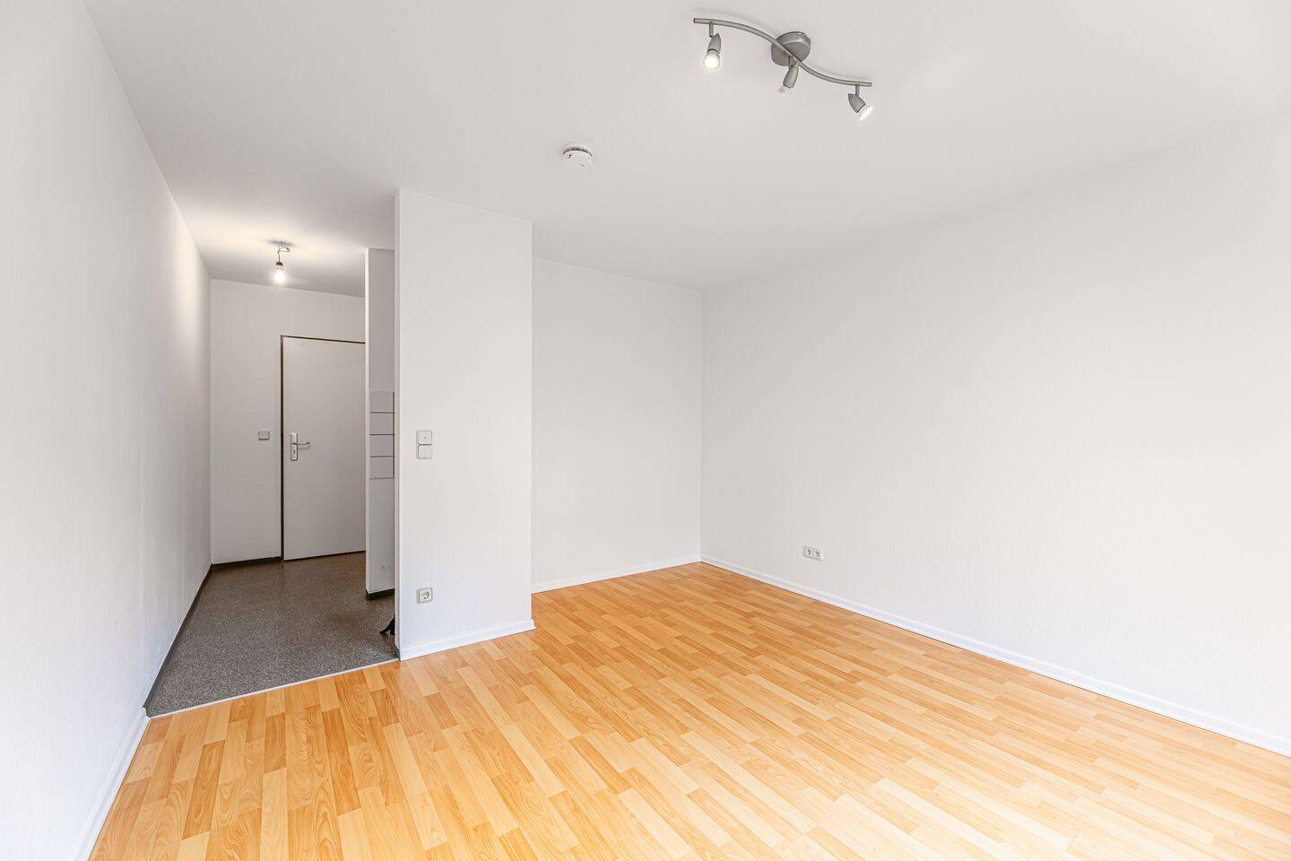 HEGERICH: Renovierte 1-Zimmer-Wohnung mit guter Raumnutzung – 90763 Fürth – Vorschaubild 3