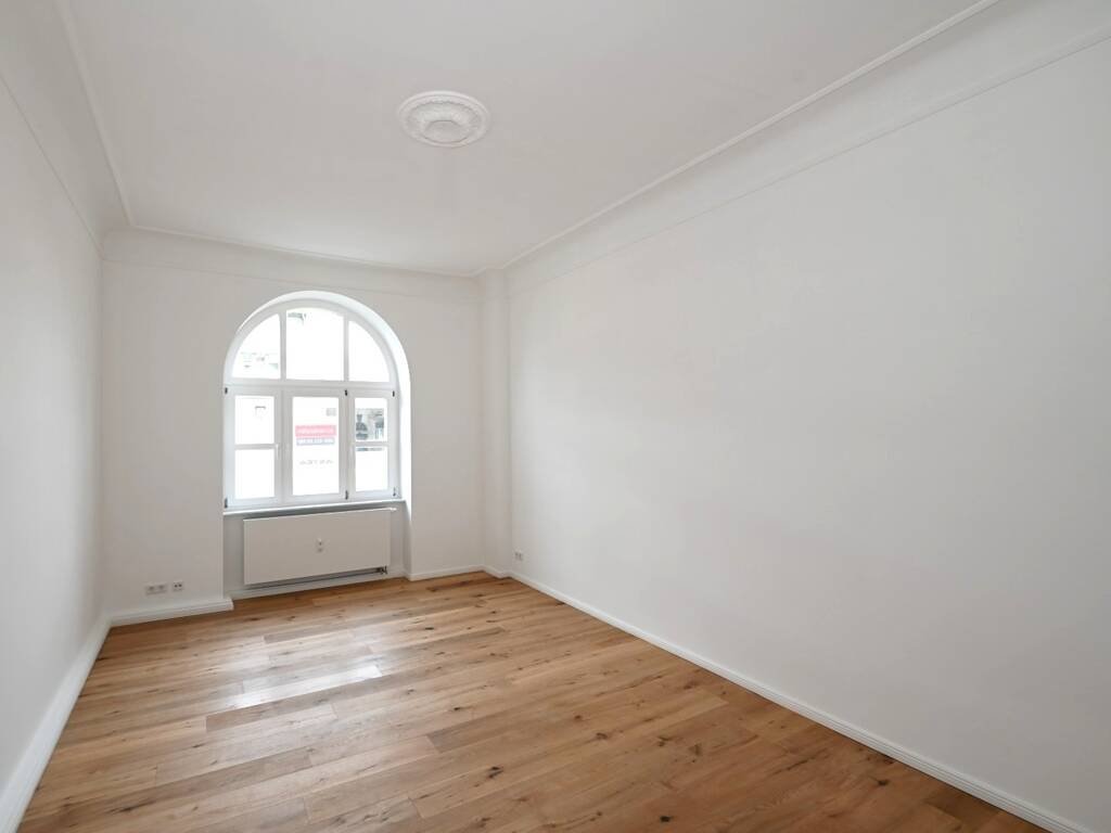 Top Rendite: frisch renovierte 3-Zimmer-Wohnung am Elbufer! – 1307 Dresden – Vorschaubild 3