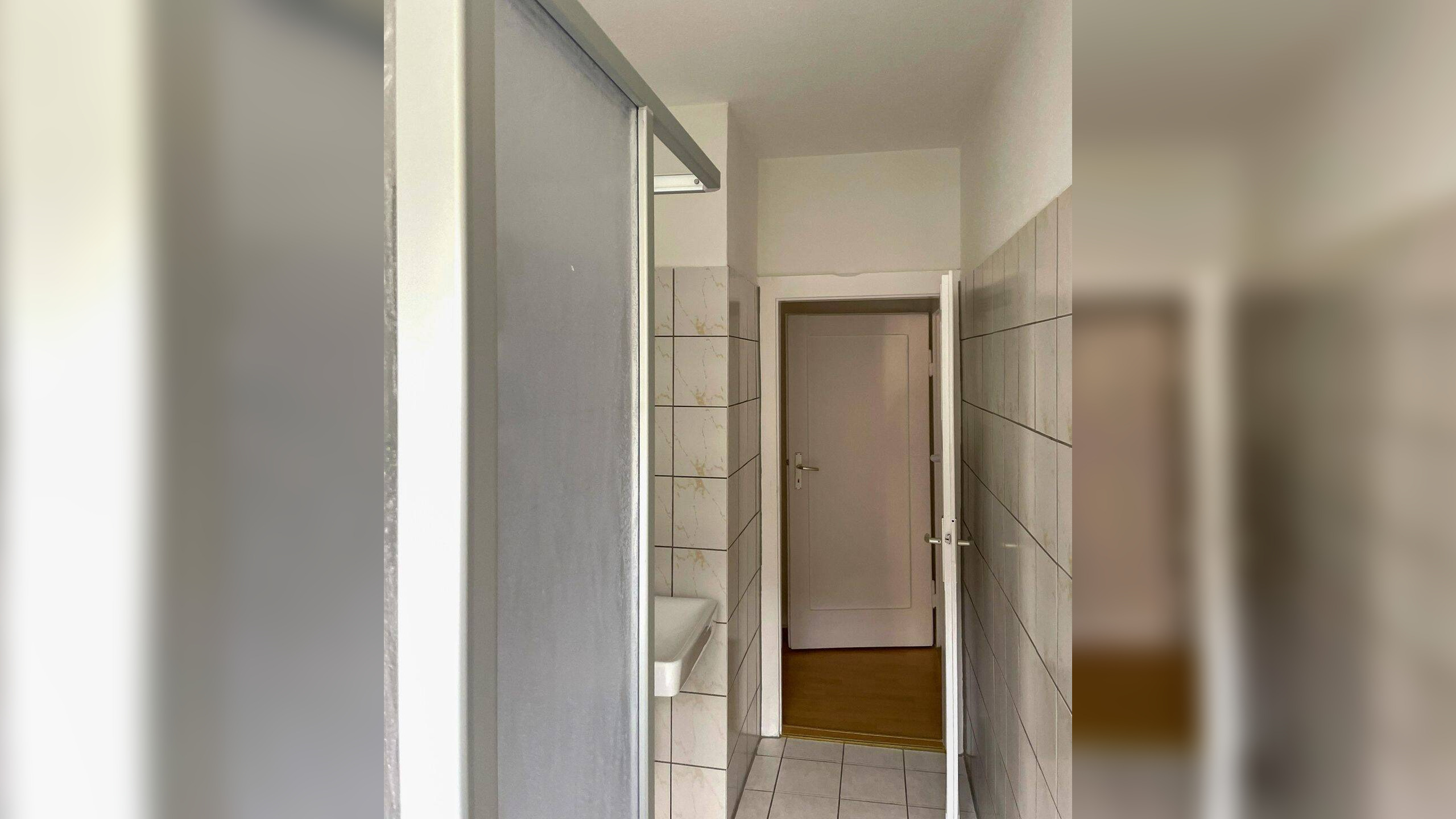 Gemütliche 2-Zimmer-Wohnung mit Loggia und Einbauküche in Chemnitz-Hilbersdorf! – Chemnitz – Vorschaubild 3