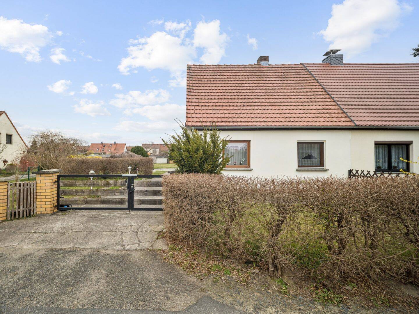 Schöne Doppelhaushälfte mit großem Grundstück in Dresden-Kaditz – 1139 Dresden – Vorschaubild 3