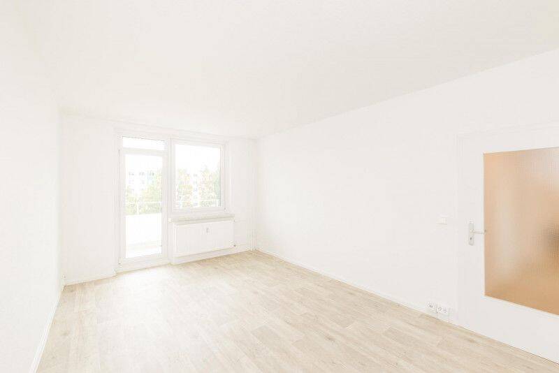 Modernes Bad mit Fenster / Aufzug – Chemnitz – Vorschaubild 3