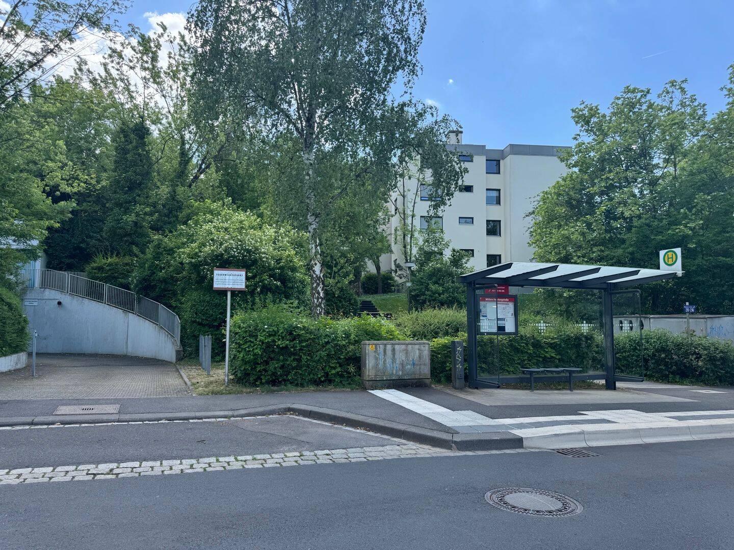 94m² – Großzügige 4-Zimmer-Wohnung mit Balkon, zwei Stellplätzen und attraktiver WG-Eignung – 97078 Würzburg – Vorschaubild 3