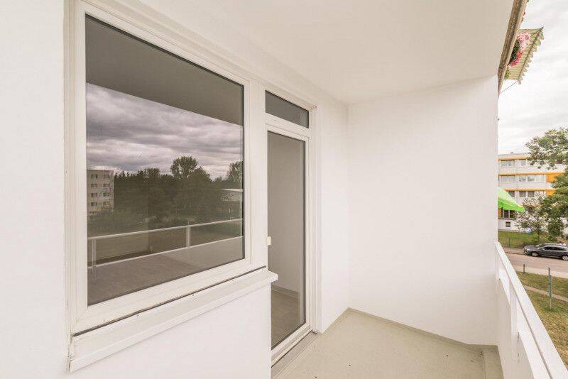 Modernes Bad mit Fenster / Aufzug – Chemnitz – Vorschaubild 4