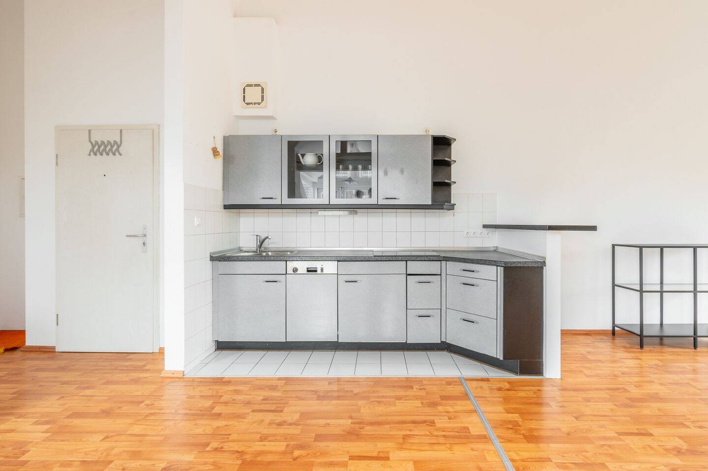 AIGNER – Helle Dachgeschosswohnung mit Loft-Charakter und sonnigem Balkon in Trudering – 81825 München – Vorschaubild 3