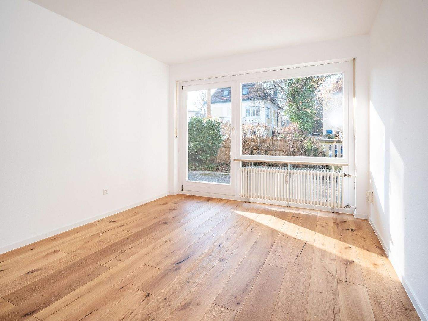 MAIER – Nahe Nymphenburger Schlosskanal, Erstbezug nach Sanierung: 3-ZI-WHG mit Garten und TG – 81245 München – Vorschaubild 6