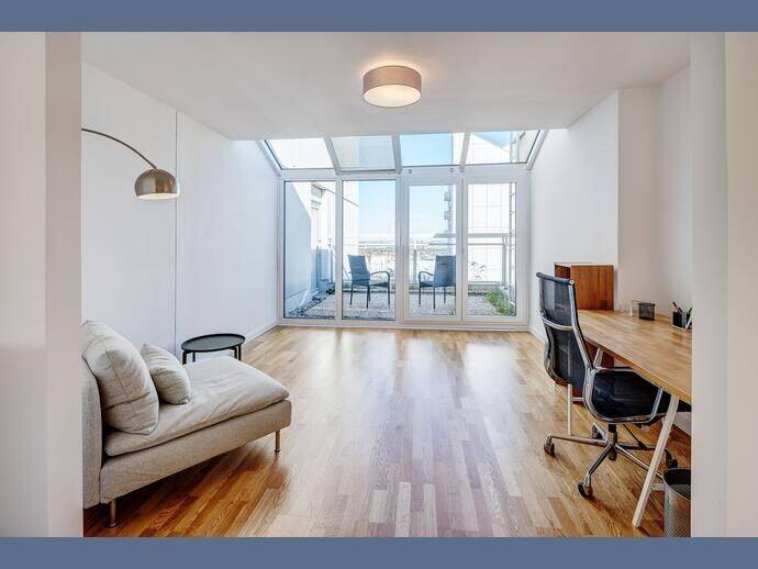 Möbliert: Charmantes, modernes Maisonette Penthouse – München – Vorschaubild 3