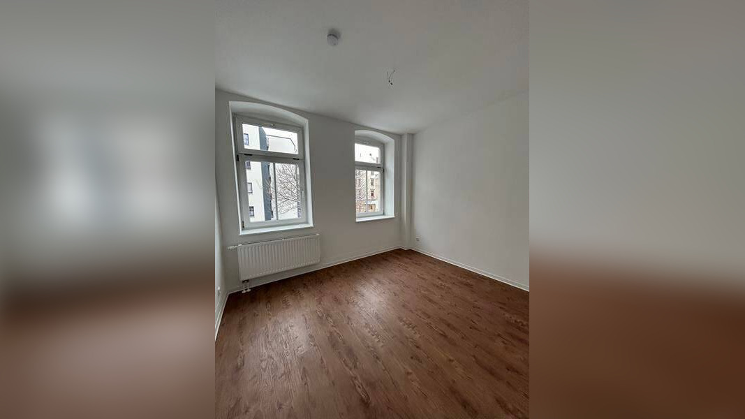 Zweitbezug nach San.! Kompakte 3-Zi. mit Einbauküche, Lam., Lift u. Wanne! – Chemnitz – Vorschaubild 3