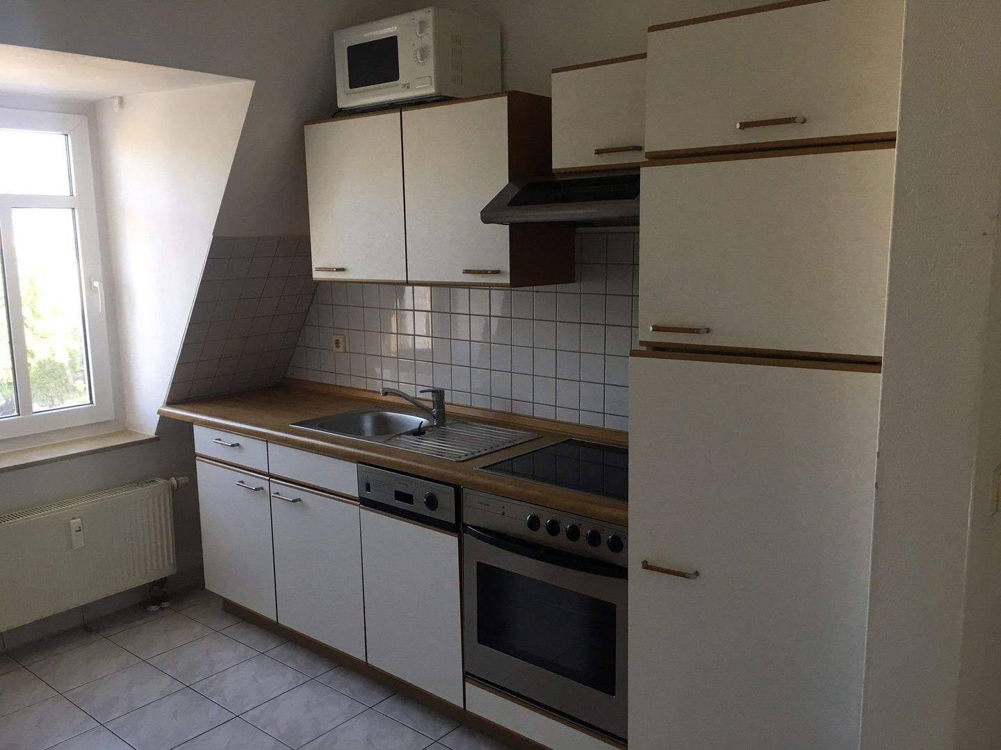 Helle Dachgeschosswohnung in verkehrsgünstiger Lage!! – 1277 Dresden – Vorschaubild 3