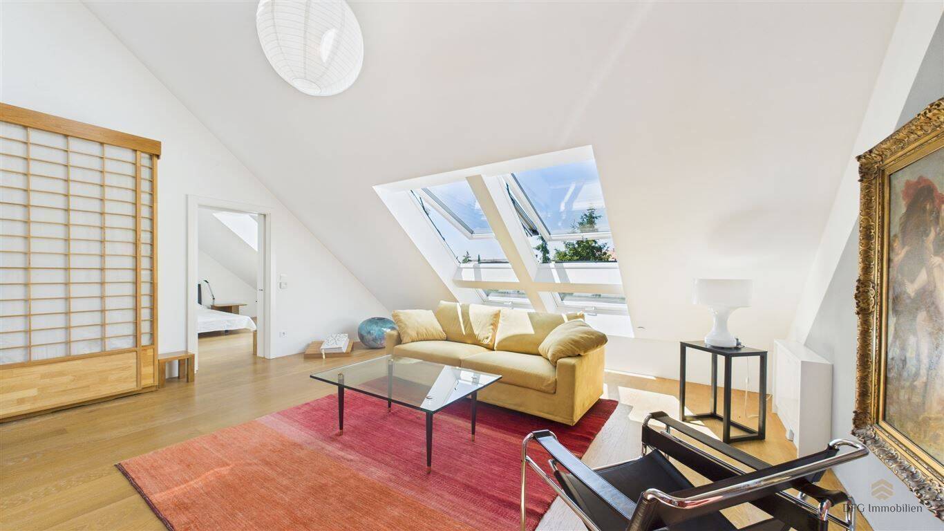 Stilvoll wohnen über den Dächern – vollmöblierte Design-Dachgeschosswohnung mit Dachterrasse und Klimaanlage – München – Vorschaubild 4