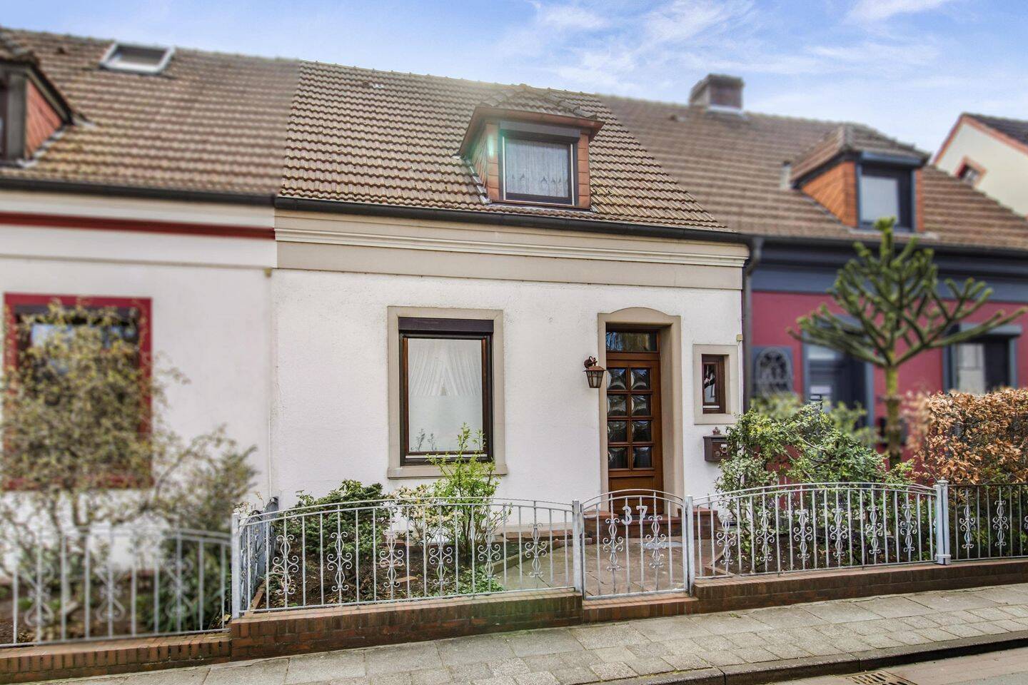 Reihenmittelhaus mit ausgebautem Dachgeschoss, Vollkeller und Doppelgarage in Ohlenhof – 28239 Bremen – Vorschaubild 3