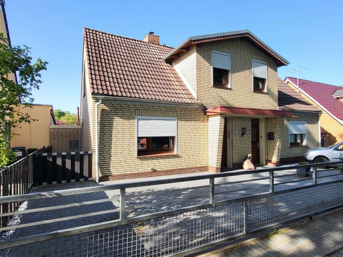 Zentrale Lage: Doppelhaushälfte auf Eigenland (WEG) mit Naturblick und Entwicklungsmöglichkeiten – 23558 Lübeck – Vorschaubild 3