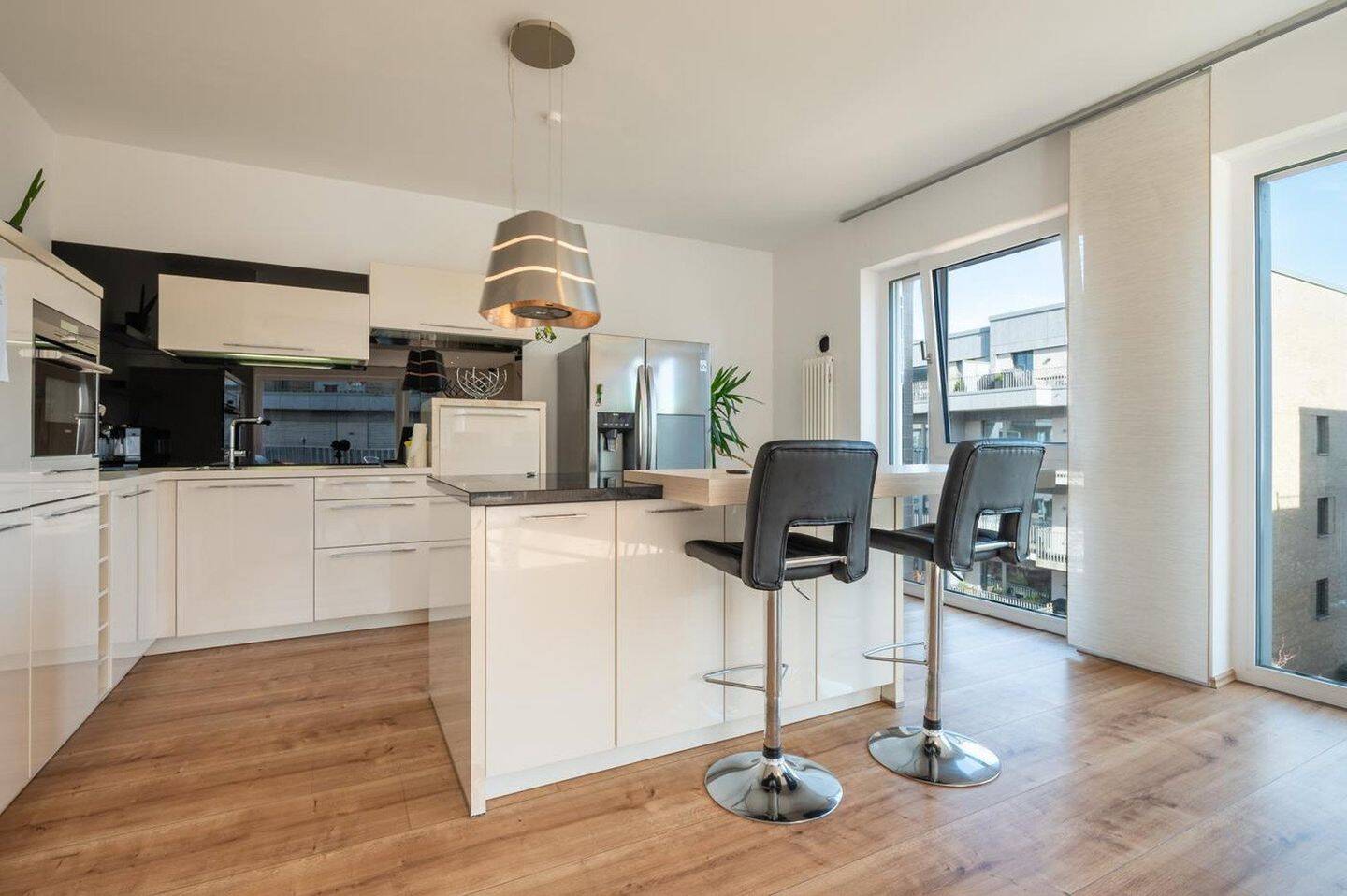 LICHTDURCHFLUTETE WOHNUNG IM 3.OG MIT WESERBLICK IN 1. REIHE – BEZUGSFREI – AKTUELL FERIENWOHNUNG – 28217 Bremen – Vorschaubild 3