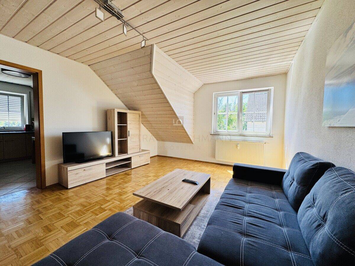 Gemütliche 2-ZKB-DG-Wohnung, komplett möbliert,  2 Kfz-Plätze, bezugsfrei, ruhige Lage IN-Nord – 85055 Ingolstadt – Vorschaubild 3