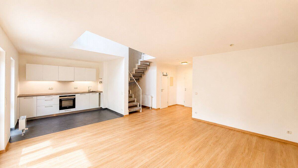 Perfekt für Eigennutzer! 2-Zimmer-Maisonette mit Tiefgaragenstellplatz und schöner Terrasse! – 1219 Dresden – Vorschaubild 3