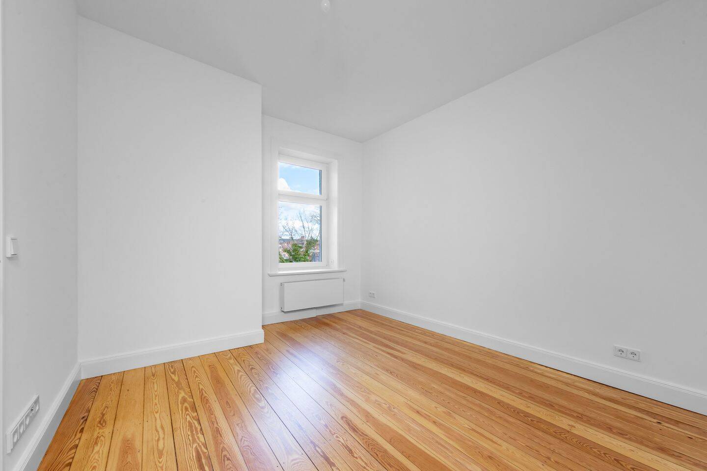 Schöne Altbauwohnung mit zwei Balkonen in bester Lage! – 20257 Hamburg – Vorschaubild 3
