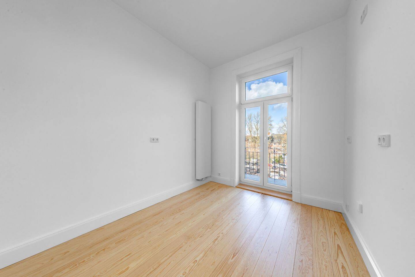 Schöne Altbauwohnung mit zwei Balkonen in bester Lage! – 20257 Hamburg – Vorschaubild 4
