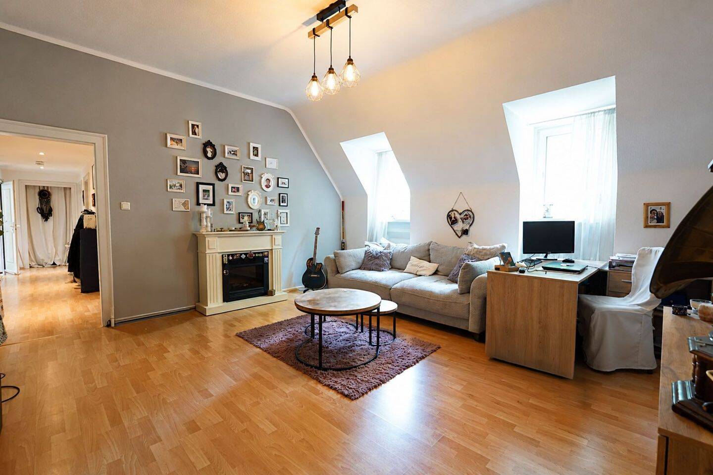 Krefeld-Bismarckviertel: Gemütliche Dachgeschosswohnung mit 3 Zimmern und Einbauküche! – 47799 Krefeld – Vorschaubild 3