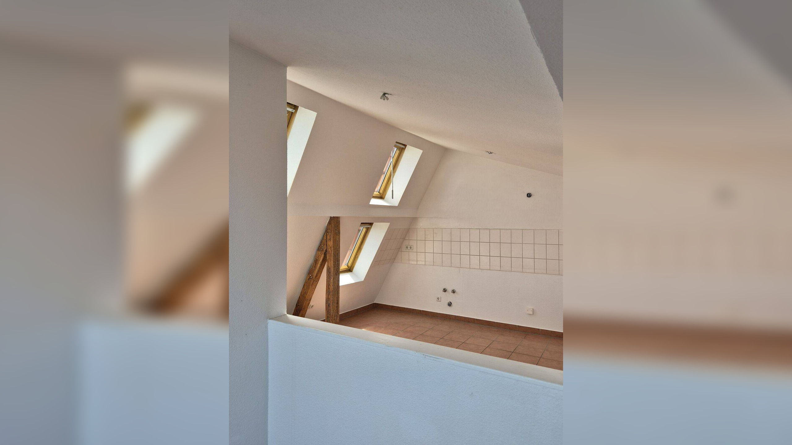 Schöne Dachgeschoss Wohnung mit großer Terrasse – Magdeburg – Vorschaubild 3