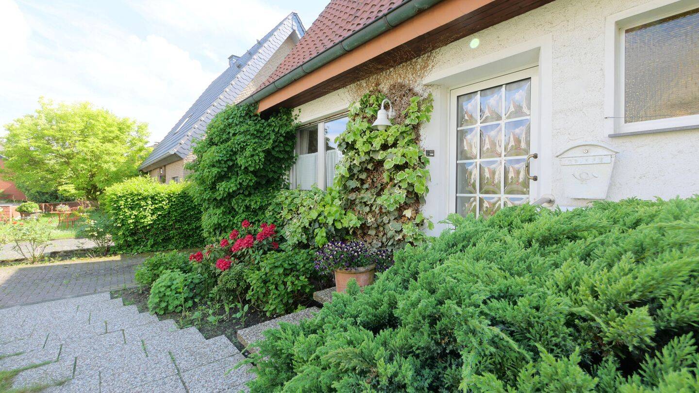 Charmantes Einfamilienhaus in zentraler Lage von Paderborn mit großem Grundstück – 33102 Paderborn – Vorschaubild 3