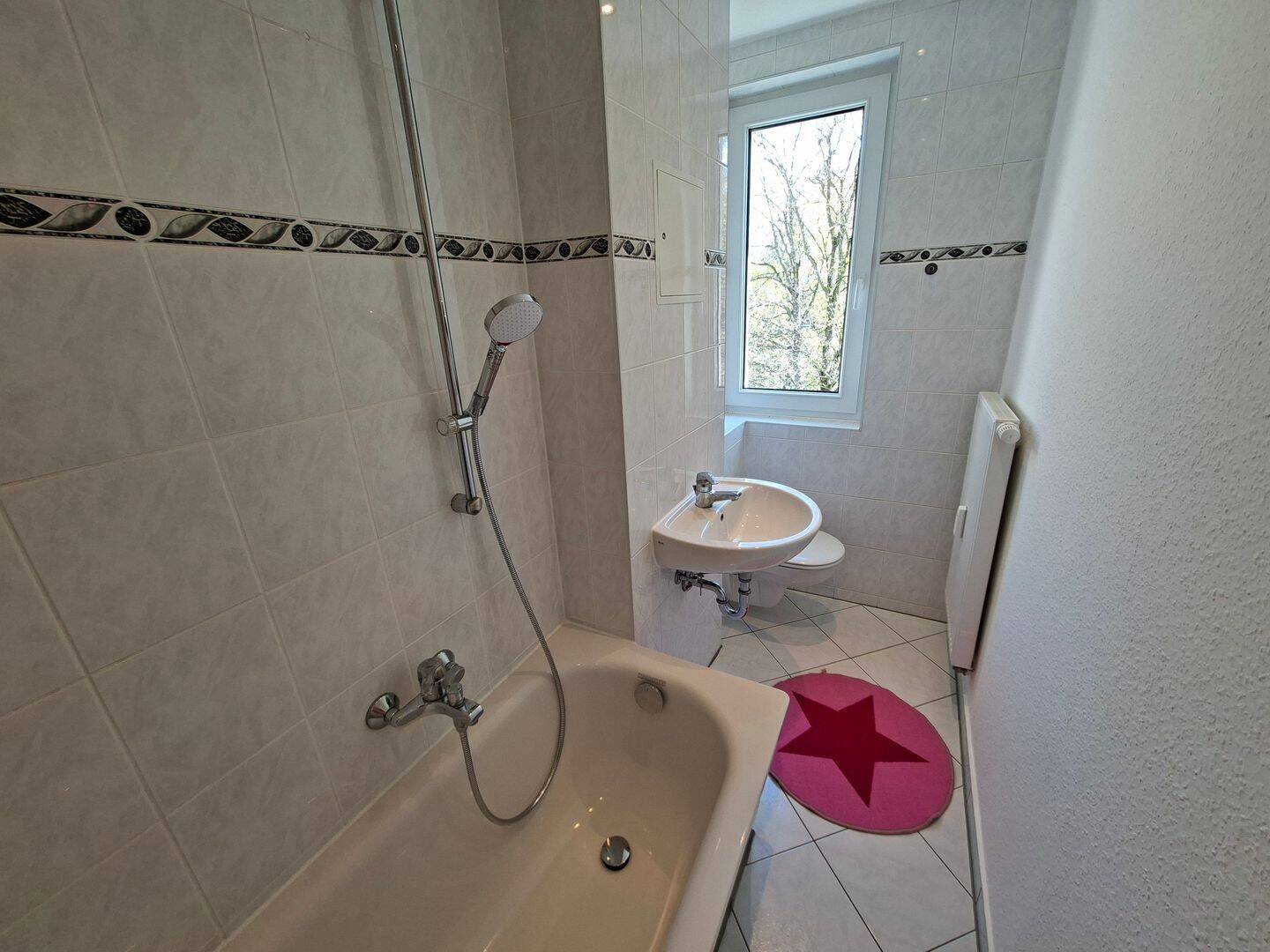 2-Raumwohnung mit Wanne und Balkon – Chemnitz – Vorschaubild 3