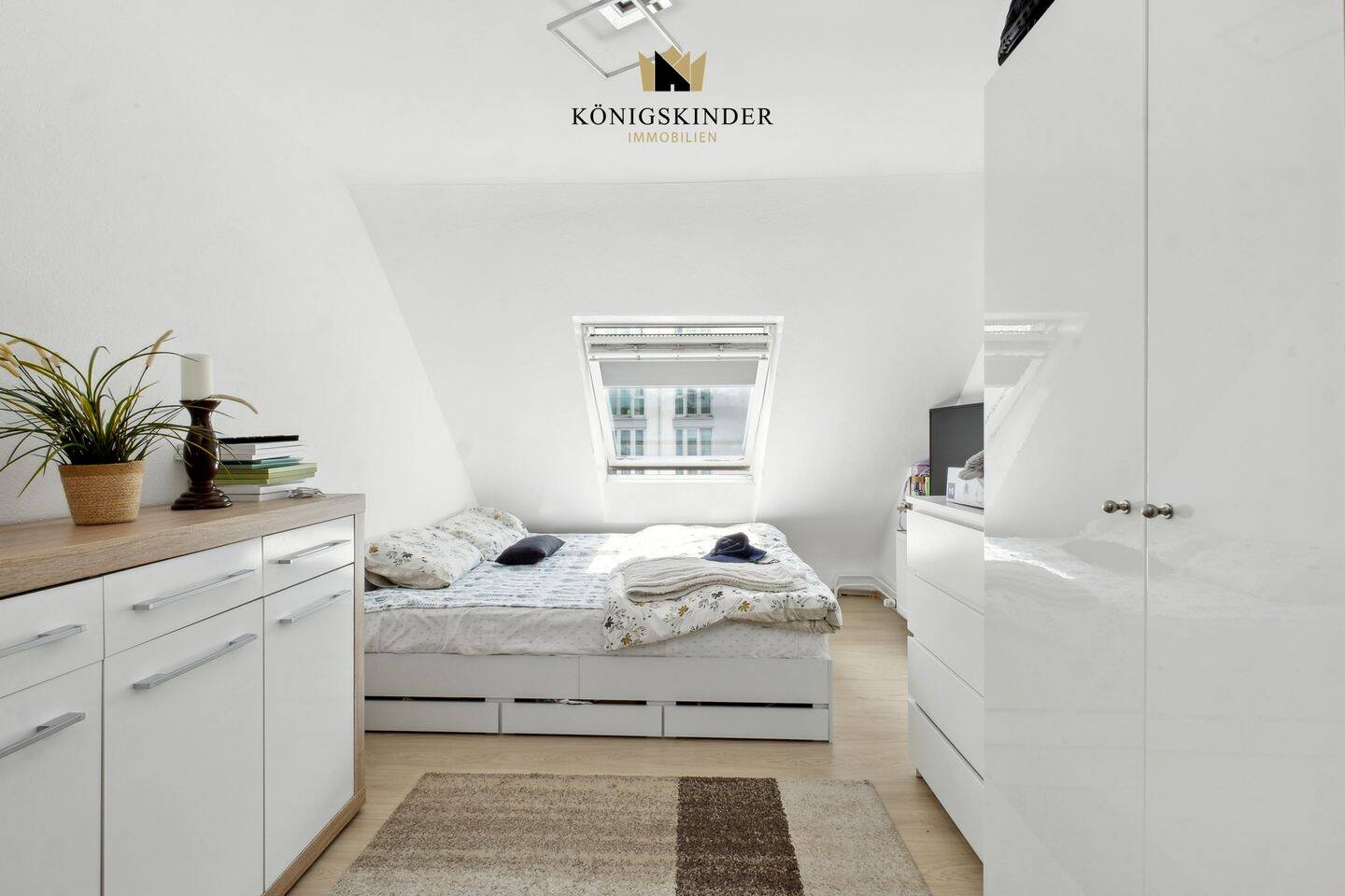Vermieterglück: 2-Zimmer-Wohnung mit Loggia und Stellplatz in Bad Cannstatt – 70372 Stuttgart – Vorschaubild 3