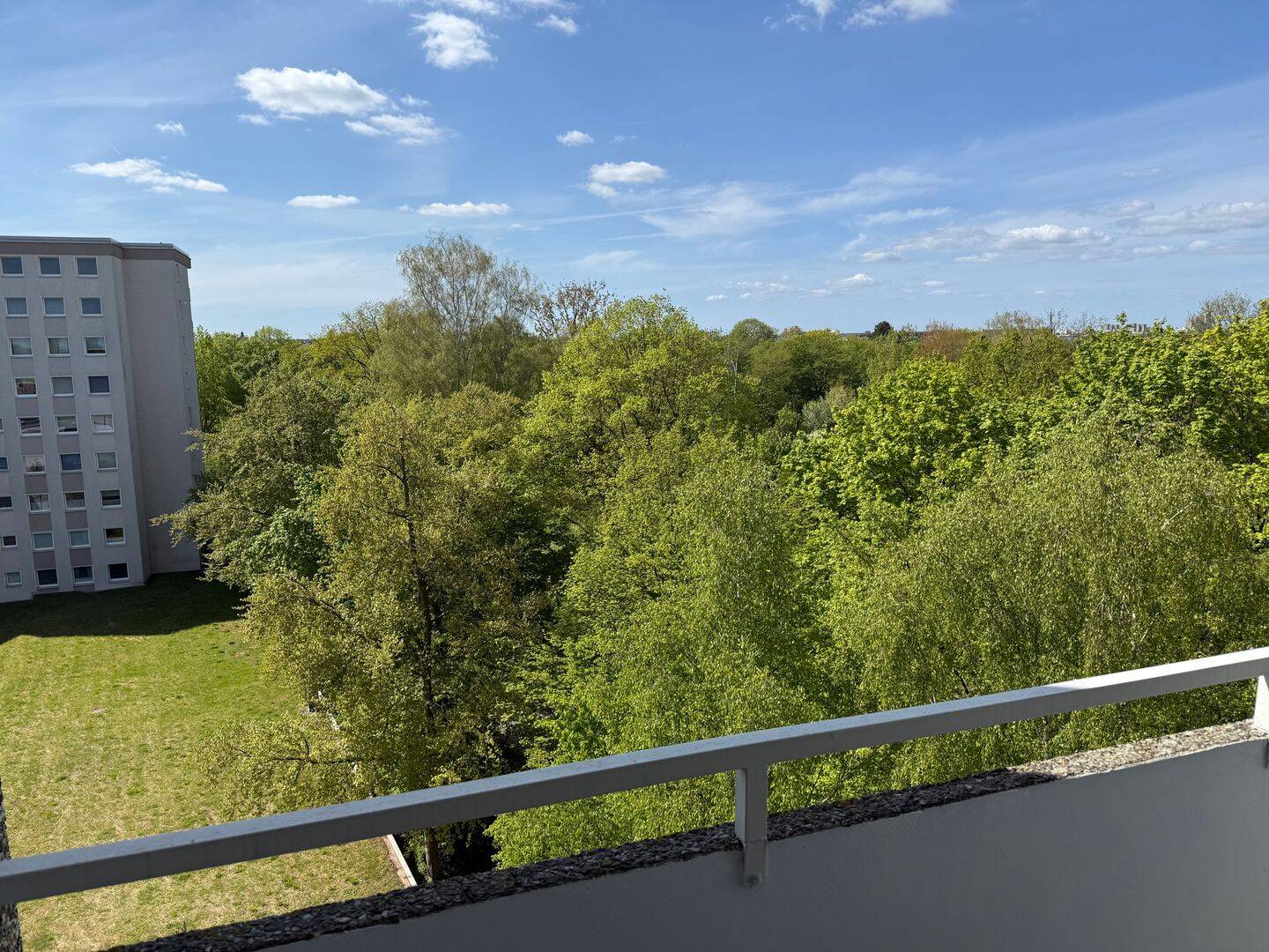 Ihr neues Zuhause – 3 Zimmer in der 6. Etage mit Balkon! – Hannover – Vorschaubild 3