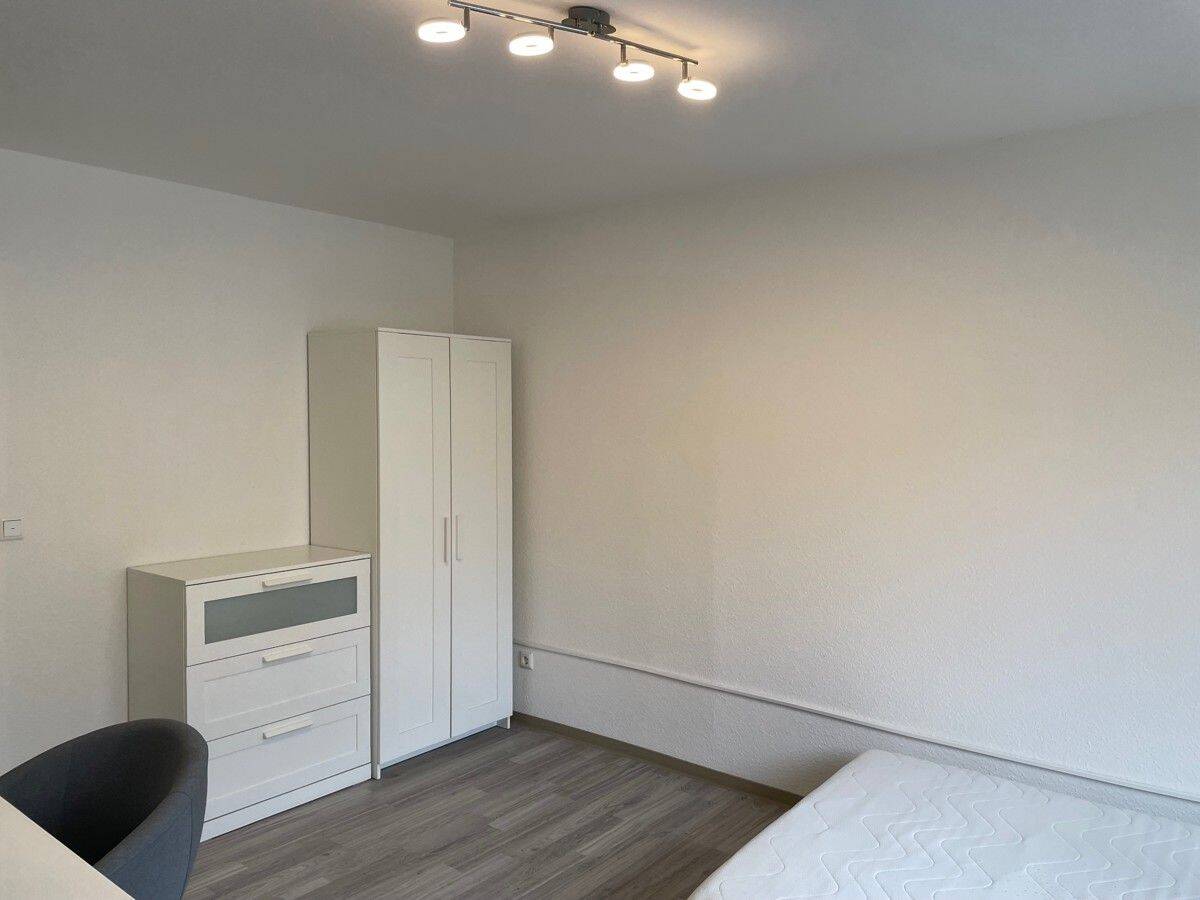 1 Zimmer für Studenten- Berufstätige. !!! FÜR WEIBLICHE WG GESUCHT !!! Ab 01.07.2026 Komplett möbliert mit Einbauküche und Balkon! – 34127 Kassel – Vorschaubild 3