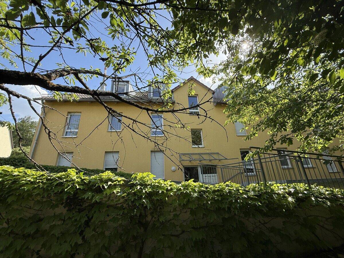 Stilvolle 3-Zimmer-Dachgeschosswohnung mit Galerie und Balkon in Bestlage! – 93051 Regensburg – Vorschaubild 3