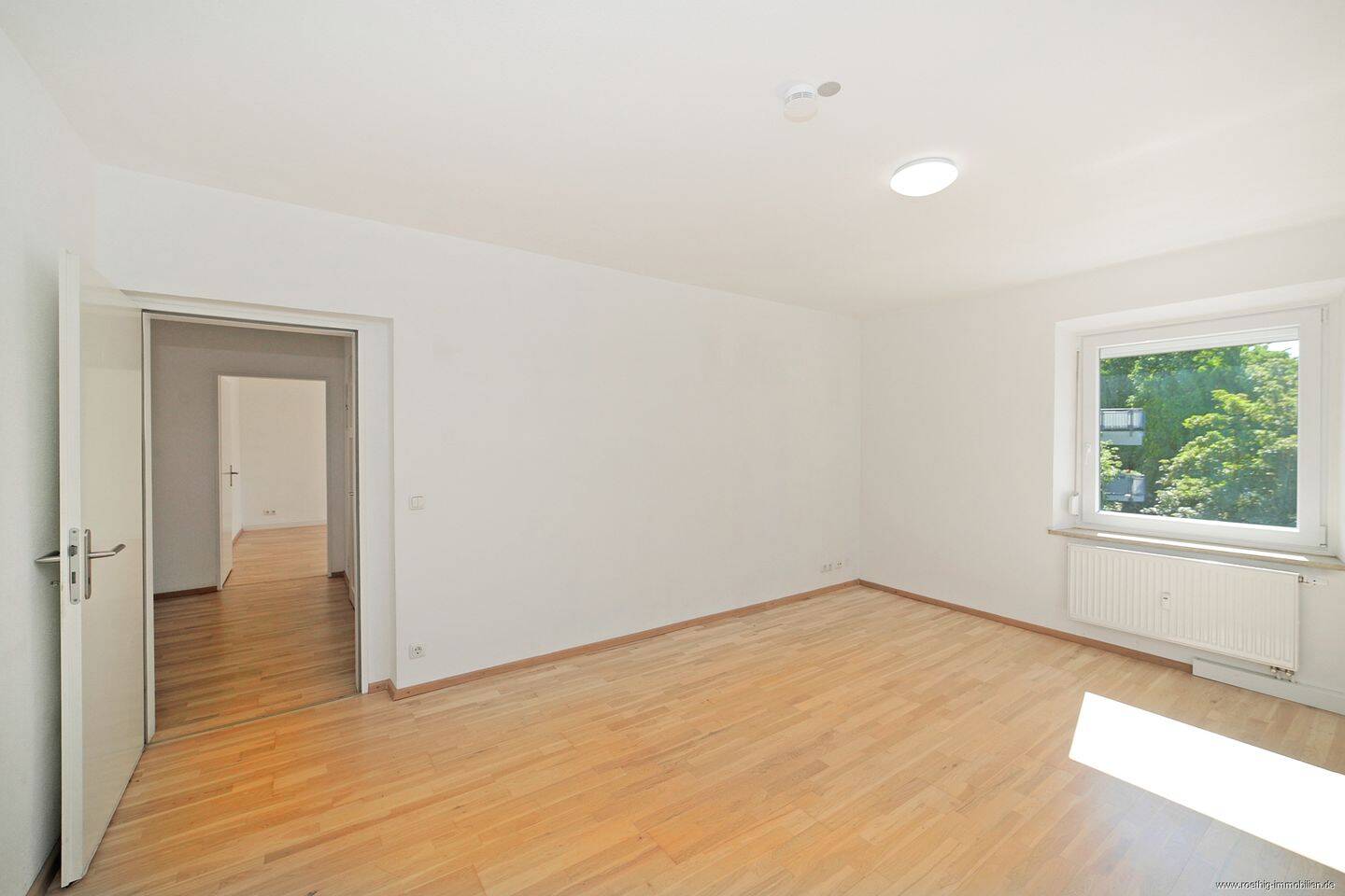 Gemütlicher Altbau direkt am Park. Helle 3-Zi-Whg mit großer Wohnküche & Balkon zum ruhigen Innenhof – 80993 München – Vorschaubild 4