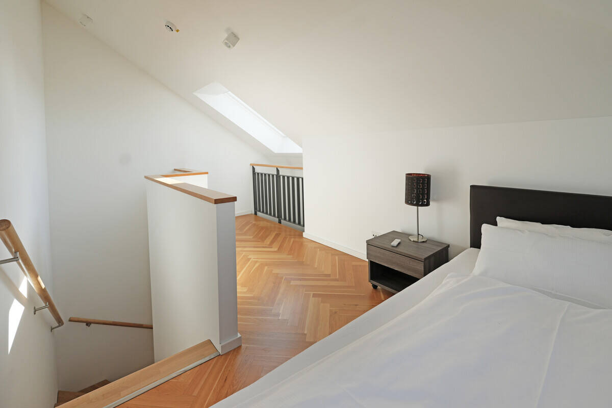 *Superior Suite – Möbliertes Galerie-Apartment in bester City Lage* – München – Vorschaubild 4