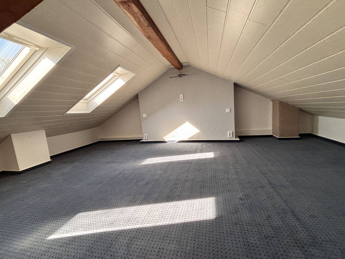 Ruhig gelegene Etagenwohnung mit großem, sonnigen Südbalkon. – 40489 Düsseldorf – Vorschaubild 5