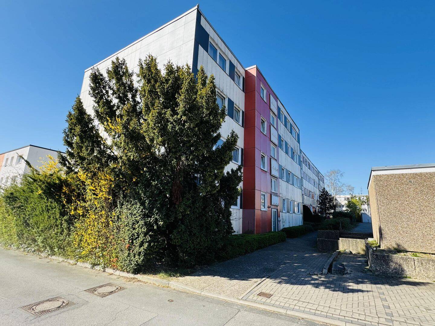 Sehr lichtdurchflutete und gut geschnittene 4 Zimmerwohnung! – 33611 Bielefeld – Vorschaubild 3