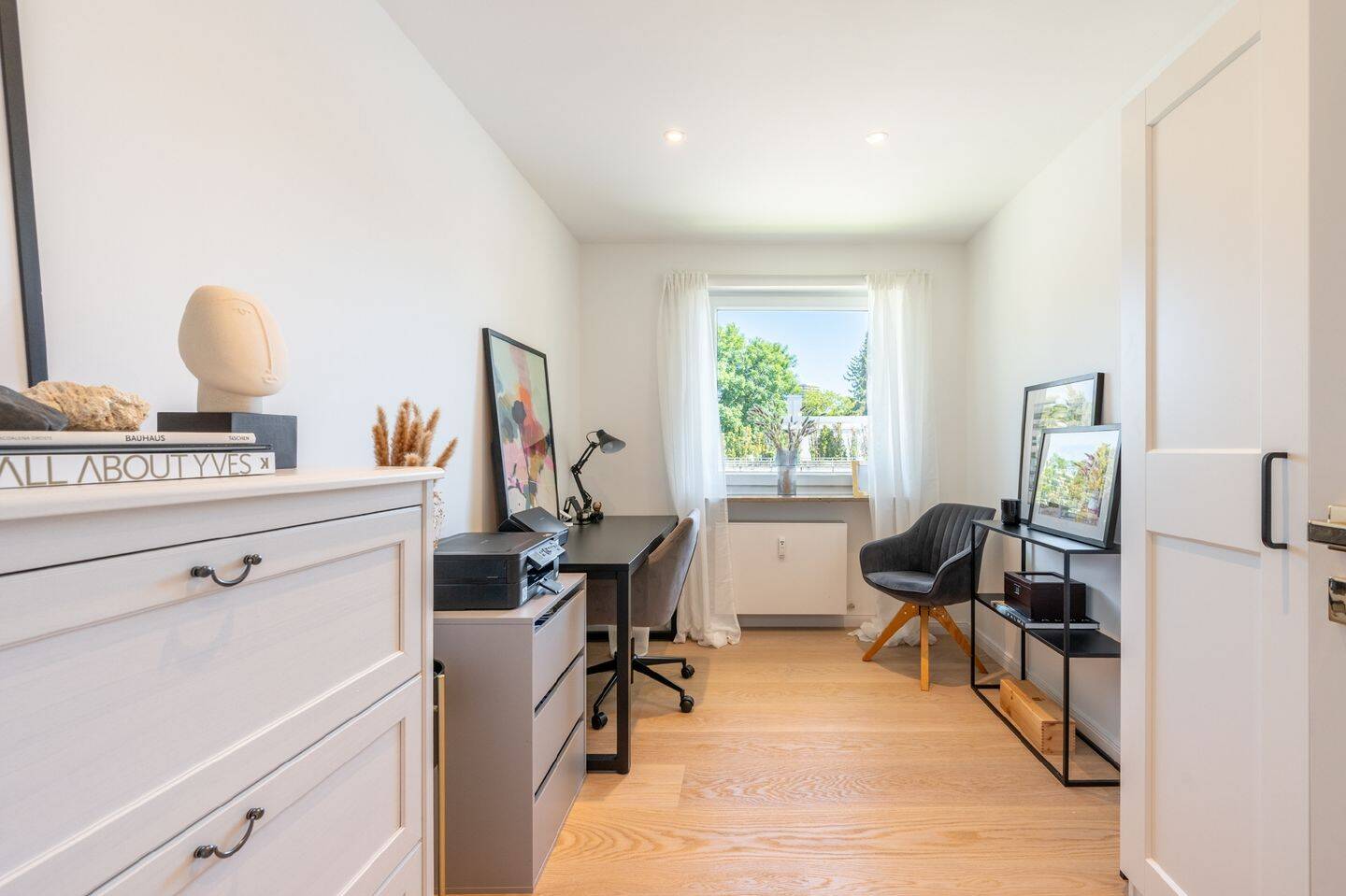 AIGNER – 56m² Dachterrasse: Moderne 4-Zimmer-Wohnung in sehr guter Lage von Bogenhausen – 81679 München – Vorschaubild 3