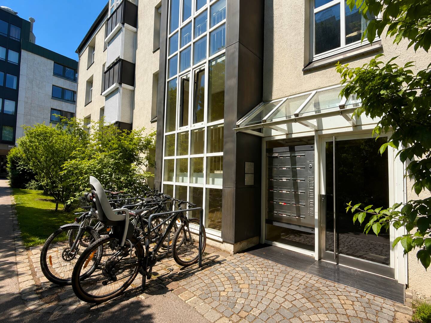 Helle 2-Zimmer-Wohnung mit großem Balkon zum ruhigen Innenhof in München-Ludwigsvorstadt – 80336 München – Vorschaubild 3