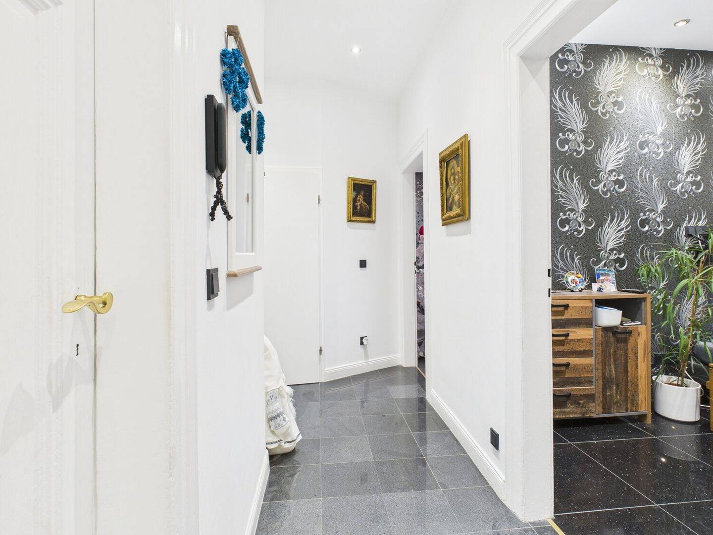 Modernisiert, hell und komfortabel: 3 Zimmer mit zwei Balkonen zum direkt Einziehen und Wohlfühlen! – 65201 Wiesbaden – Vorschaubild 4